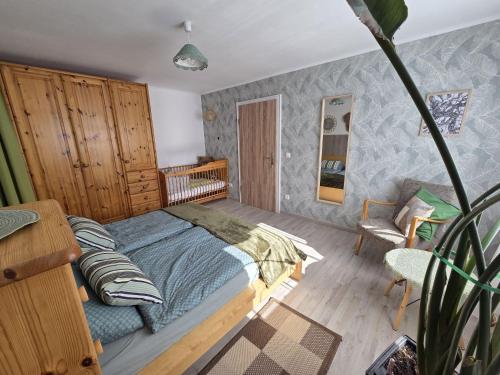 a bedroom with a bed and a plant in it at Ferienwohnung Waldbach in Arrach