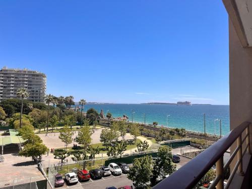 Sea View Apt, 3 Beds, AC, Ideal for Congresses