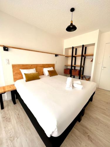 Sea View Apt, 3 Beds, AC, Ideal for Congresses