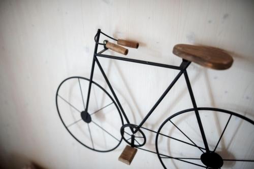 a black bike is hanging on a wall at Kleine SeenSucht in Neukieritzsch
