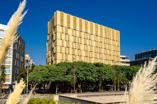 a tall building in the middle of a city at easyHotel Barcelona Fira in Hospitalet de Llobregat