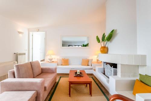 Villa Ipanema Poolside Living by LovelyStay
