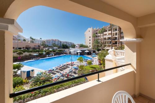 Central 1 Bedroom Apartment Communal Heated Pool