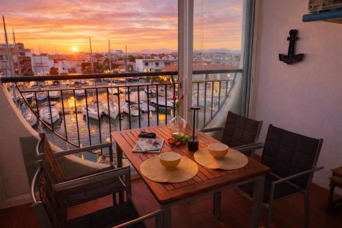 Apartamento Salins vista al canal de Empuriabrava