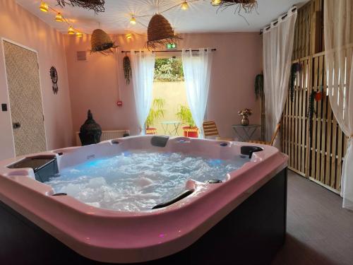 a large bath tub in a living room at Hôtel Saint Jacques in Parthenay