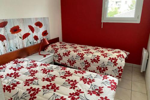 Large T4 with pool terrace and beach on foot