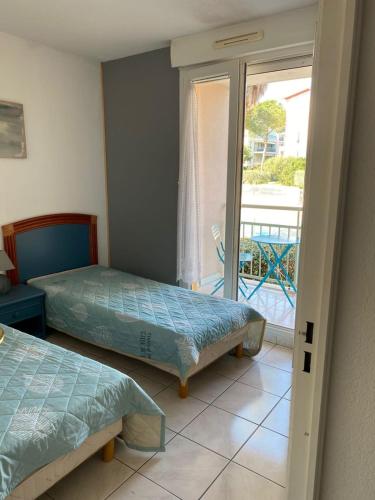 Large T4 with pool terrace and beach on foot