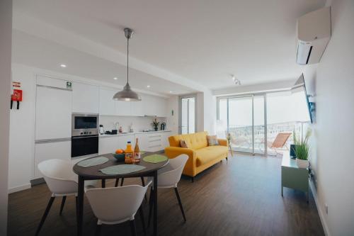 Atlantic Residence Pool & Ocean View