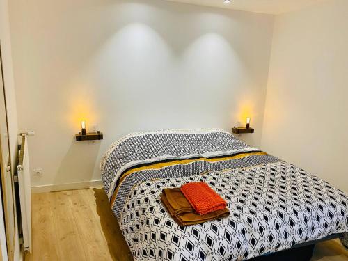 Llit o llits en una habitació de AppartCosy 01