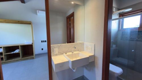 a bathroom with a sink and a toilet at Villa 4 Elements, Studios Praia de Saquaíra, Maraú in Marau