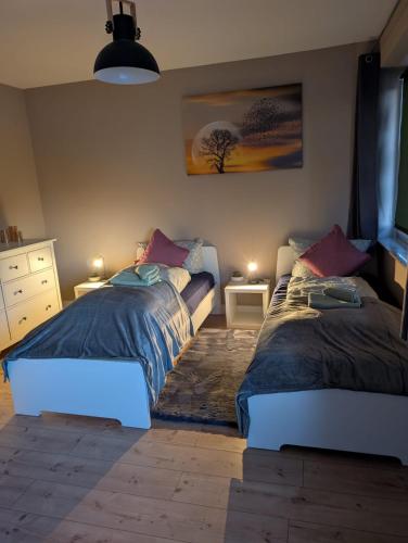 a bedroom with two beds and a couch at Stadtnah an der Förde S1 in Flensburg