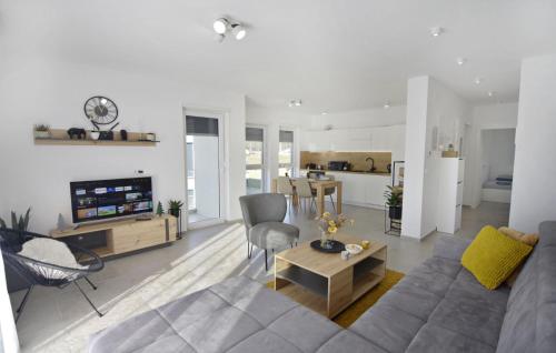 Modern apartment near Kanegra Beach