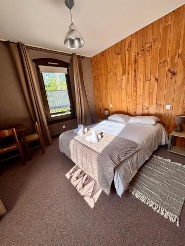 a bedroom with a bed and a window at Hotel de la gare des Ecrins in LʼArgentière-la-Bessée