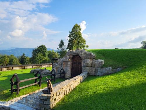 Domek Hobbita z jaskinią SPA - Osada Jaworzyny