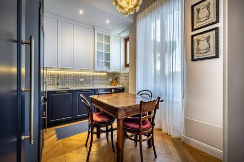 YID LUX SUITE BOLOGNESE