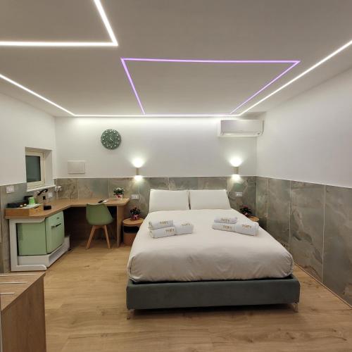 a bedroom with a bed and a desk with a computer at TOP1 Templum Luxuriae in Reggio di Calabria