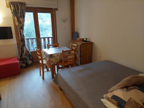 Charmant studio pour 2 avec balcon à Brides-les-Bains - FR-1-512-134