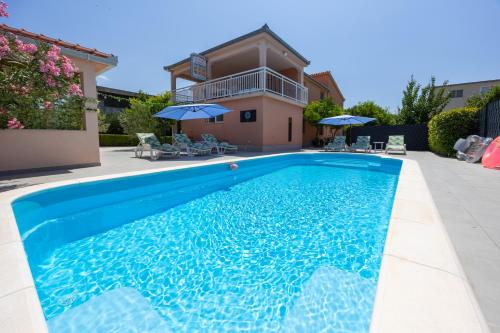 CASA di DIANA , Vila s Privatnim Bazenom i 3 Apartmana, Parking, Kaštela,Near Split