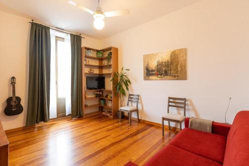Vintage Chic Flat Steps from Fiera Milano & Wi-Fi