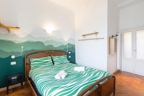 Vintage Chic Flat Steps from Fiera Milano & Wi-Fi