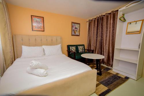 a bedroom with a bed with towels on it at Maurine Homestays in Eldoret