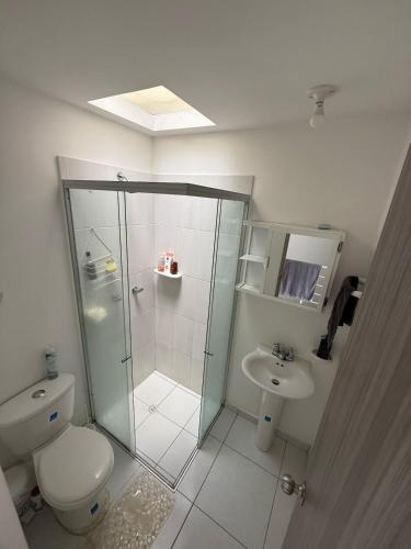 a bathroom with a shower and a toilet and a sink at Cozy house in Dosquebradas in Dosquebradas
