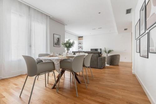 Stunning spacious -3Bdr 25Baths -Salamanca