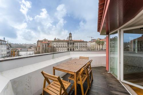 GuestReady - Blue shades with panoramic city views