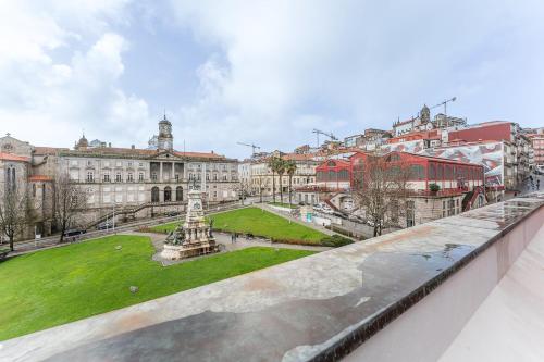 GuestReady - Blue shades with panoramic city views