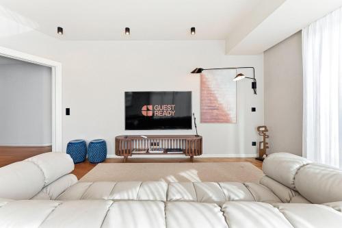 GuestReady - Blue shades with panoramic city views