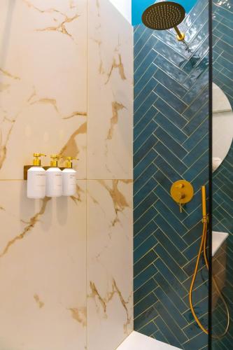 3 Suites, Freestanding Tub, XL Luxury Apartment