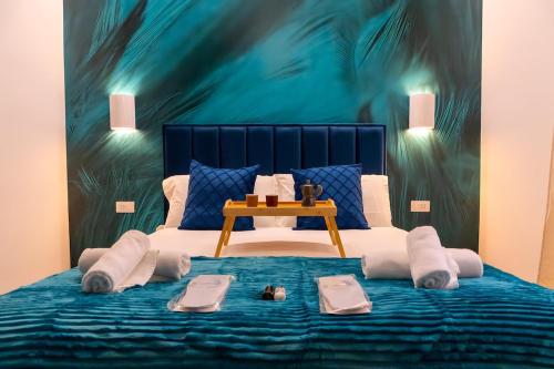 3 Suites, Freestanding Tub, XL Luxury Apartment