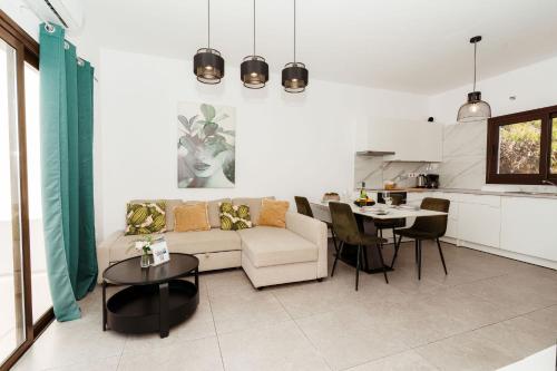 SerenityOne - Centrally located One Bedroom Apt