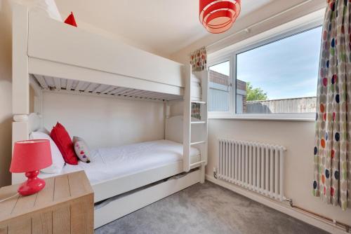 a bedroom with a bunk bed and a window at 3 Bed in Burnham Market oc-1887 in Burnham Market