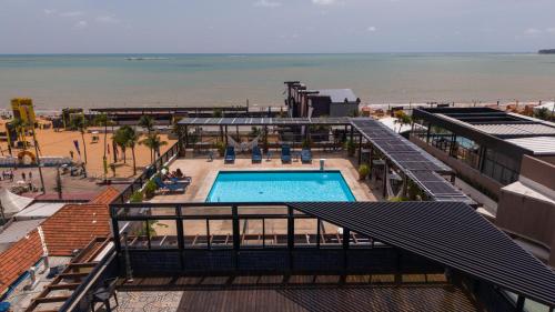 a view of a swimming pool and the beach at Marinas - Flats de Luxo com vista mar in João Pessoa
