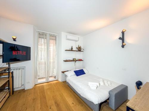 Modern Two-Room Apartment with Balcony 2km from the Center