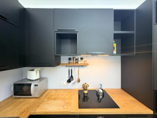 Modern Two-Room Apartment with Balcony 2km from the Center
