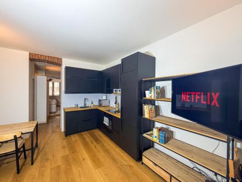 Modern Two-Room Apartment with Balcony 2km from the Center