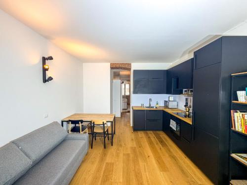 Modern Two-Room Apartment with Balcony 2km from the Center