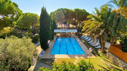 Villa Sitges El Ranch Amaizing Outdoor Areas Beaches at 5 minutes walk Sitges at 15 min drive AC Pool Jacuzzi & Garden XXL