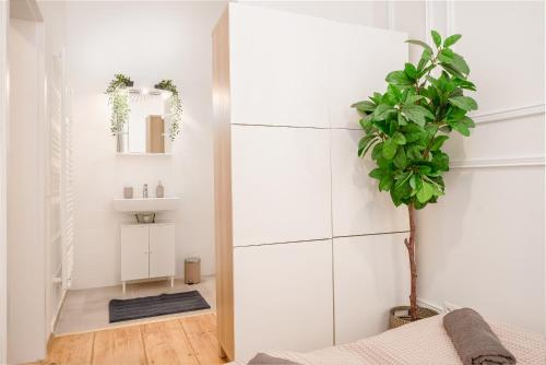 Expats and relocation - Only Monthly Stays - Near U1 Metro