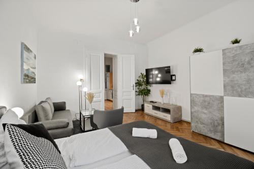 Expats and relocation - Only Monthly Stays - Near U1 Metro