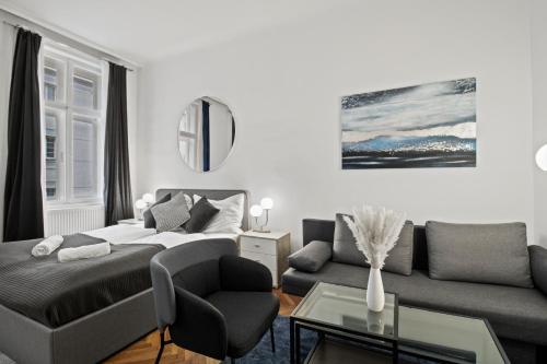 Expats and relocation - Only Monthly Stays - Near U1 Metro