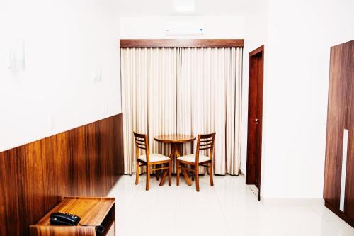 A seating area at Gálatas Golden Hotel