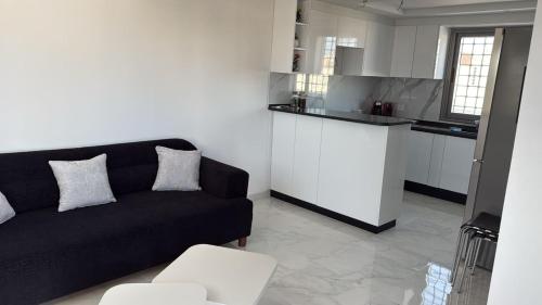 Villa neuve avec une grande terrasse
