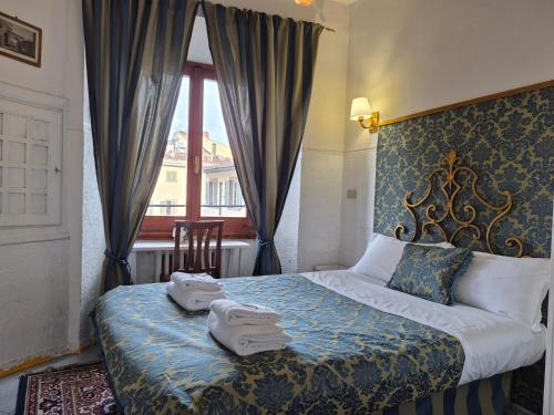 LA SEDE DELL'ARTE Monolocale Studio e Camere in Torre Medievale vicino a Duomo e Piazza Signoria