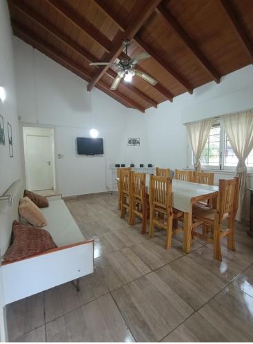 a dining room with a table and chairs at Nafaro in Villa Gesell