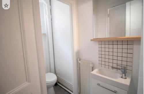 Et badeværelse på Appartement eiffel tower