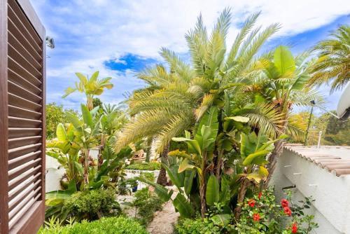 Next to the Sea, Detached House Big Terrace, Few Steps Away from the Beach, Paddel, MiniGolf, BBQ