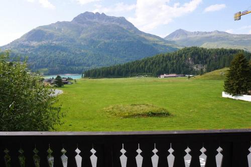 Alpine Apartment with Balcony, Lake & Ski Views